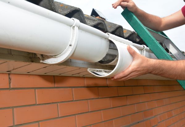 Gutter Maintenance in Glendale