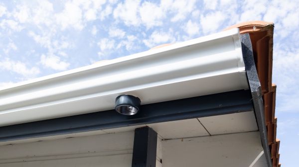 Seamless Gutters Installation in Glendale