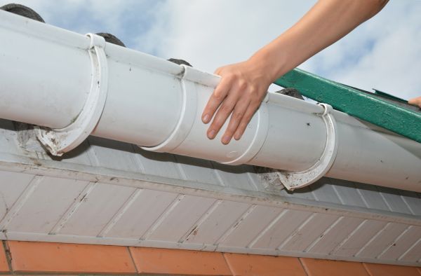 Gutter Reattachment in Glendale
