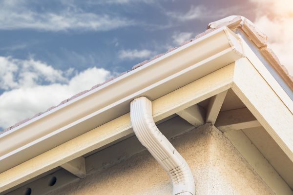 Seamless Gutter Replacement in Glendale