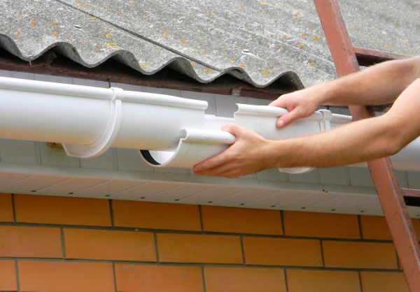 Cost of Gutter Hanging in Glendale